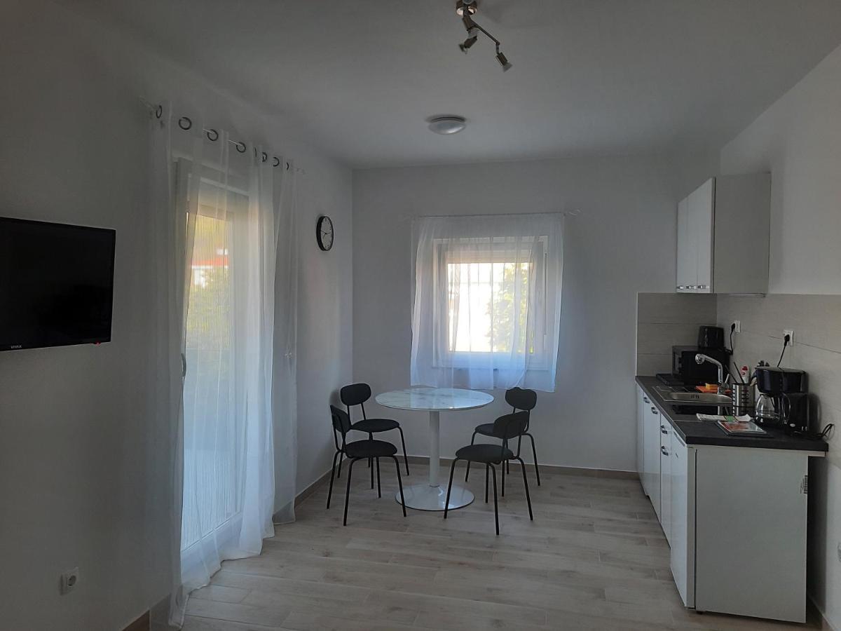 Apartments Matkovic Vir Extérieur photo